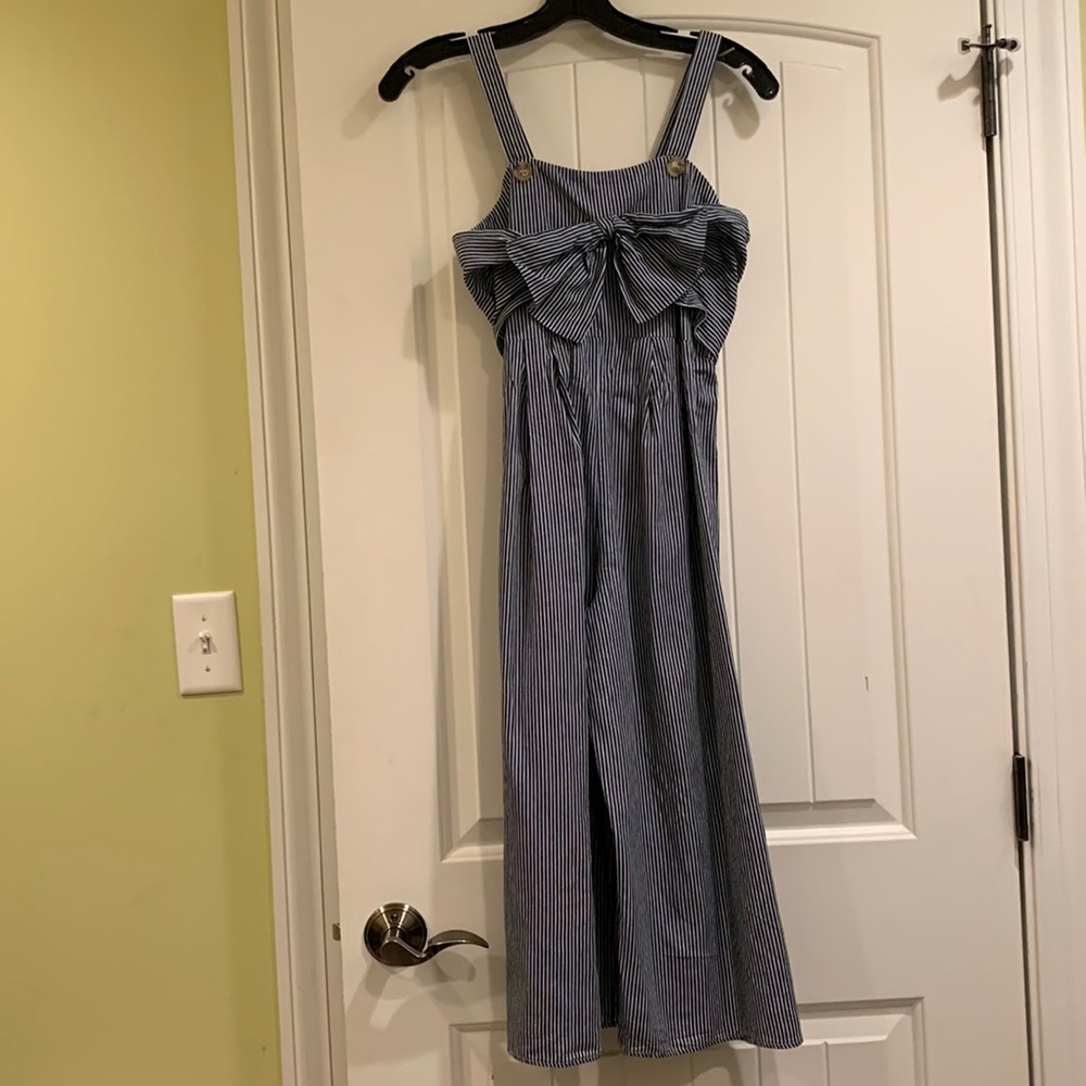 Cropped jumpsuit with airy side-slit at leg